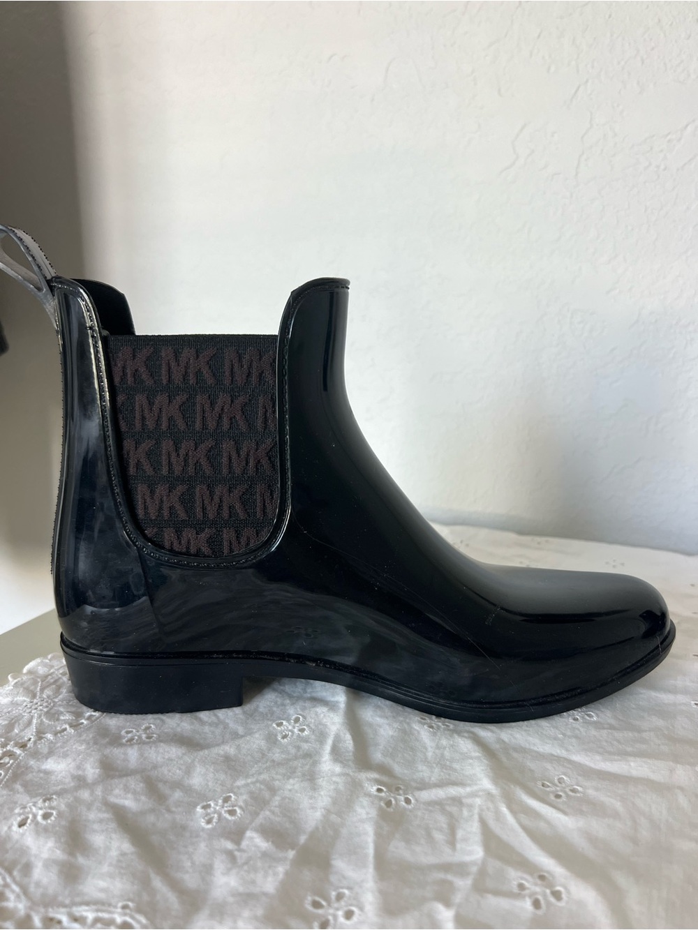 MICHAEL Michael Kors Black PVC Chelsea Ankle Rain Boots Water Resistant 9M - Picture 7 of 11